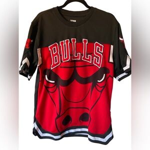 UNK Chicago Bulls  Jersey - Red, Black, and White size large
